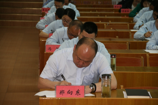 考试现场 (1).JPG